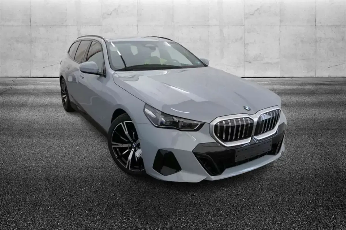 Usata BMW 520 M Sport 197 CV (144 kW) 2025 Grigio Station wagon