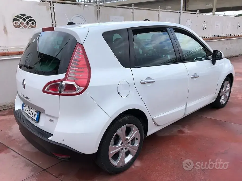 Usata Renault Scenic E-Tech 110 CV (80 kW) 2010 Bianco Monovolume