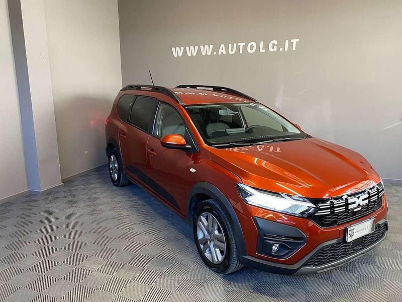 Usata Dacia Jogger Expression 101 CV (74 kW) 2023 Bronzo Monovolume
