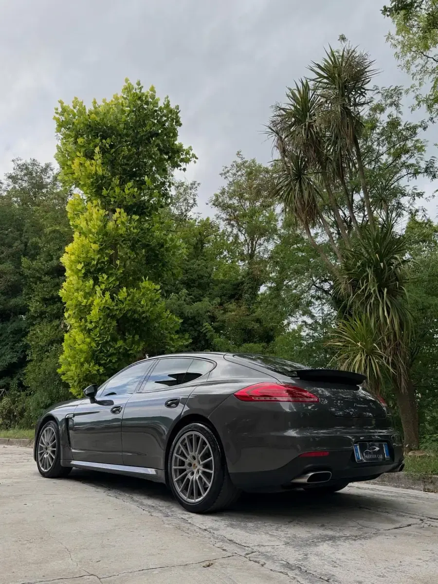Usata Porsche Panamera 300 CV (220 kW) 2014 Grigio Utilitaria