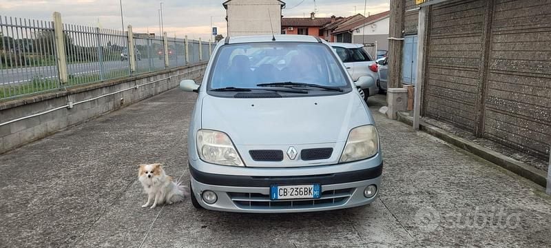 Usata Renault Scénic Dynamique 107 CV (78 kW) 2002 Grigio Monovolume