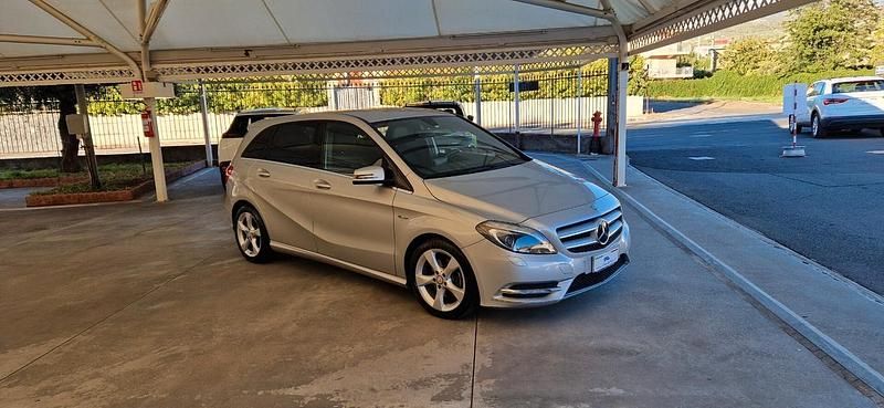 Usata Mercedes B180 Premium 110 CV (80 kW) 2012 Argento Monovolume
