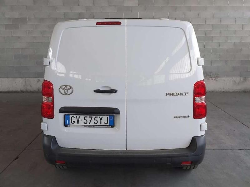 Usata Toyota Proace 61 kW (84 CV) 2024 Solid white Monovolume