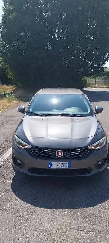 Usata Fiat Tipo Easy 95 CV (69 kW) 2017 Grigio Berlina