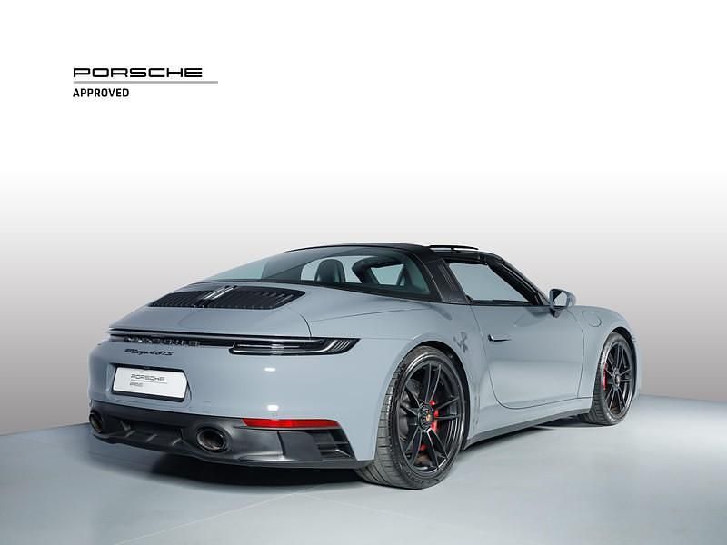 Usata Porsche 911 Targa 4 480 CV (353 kW) 2024 U0 grigio artico Cabrio