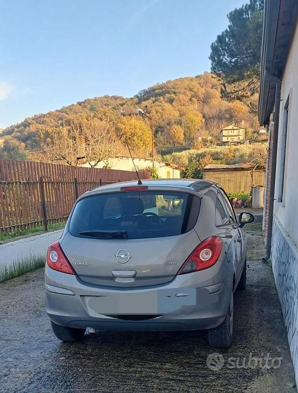 Usata Opel Corsa 75 CV (55 kW) 2011 Utilitaria