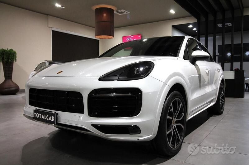 Bianco metallizato Usata 2021 Porsche Cayenne SUV | 69.900 € (Buon prezzo) - Immagine 1/4