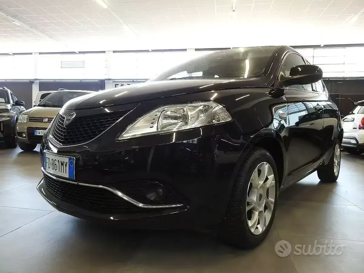 Usata Lancia Ypsilon Gold 68 CV (50 kW) 2016 Nero Utilitaria
