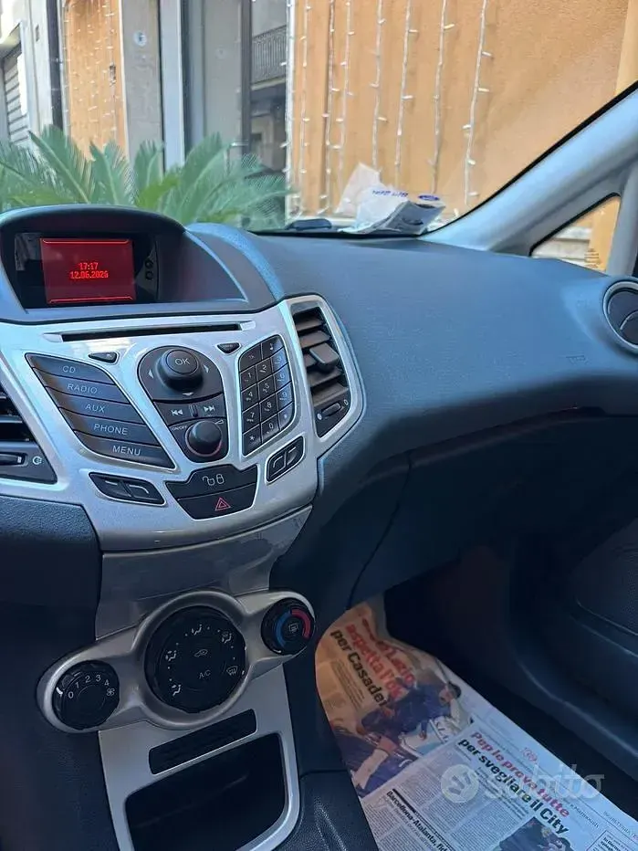 Usata Ford Fiesta 68 CV (50 kW) 2010 Bianco Berlina