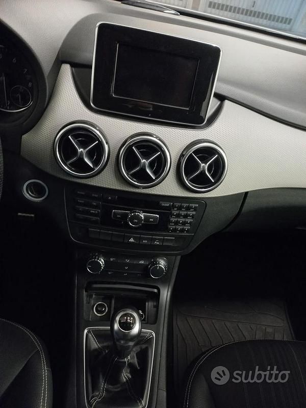 Usata Mercedes B180 2012 Grigio Monovolume