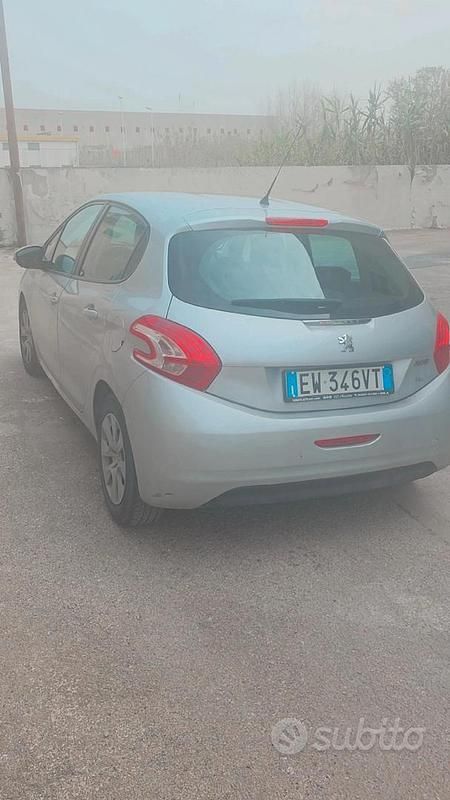 Usata Peugeot 208 82 CV (60 kW) 2014 Grigio Utilitaria