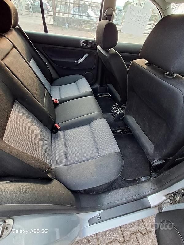 Usata VW Golf IV 101 CV (74 kW) 2003 Grigio Berlina