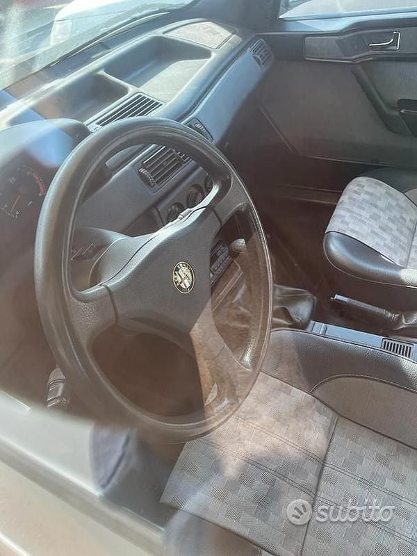 Usata Alfa Romeo 155 116 CV (85 kW) 1995 Nero Berlina
