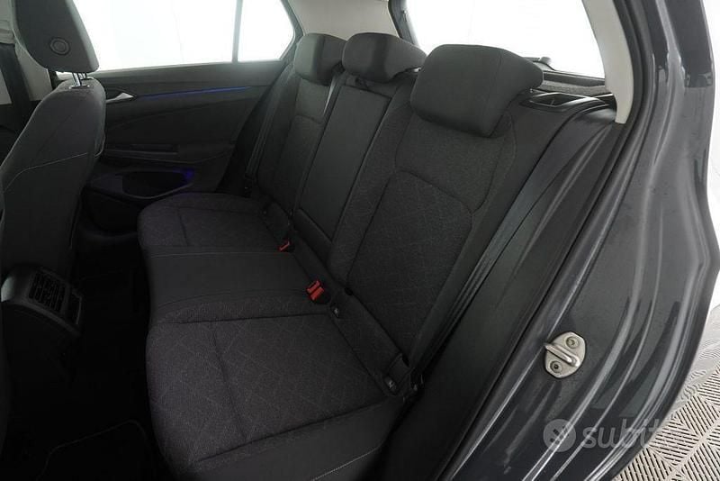 Usata VW Golf VII Life 150 CV (110 kW) 2021 Grigio Utilitaria