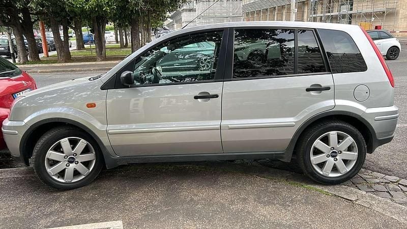 Usata Ford Fusion Collection 101 CV (74 kW) 2005 Argento SUV