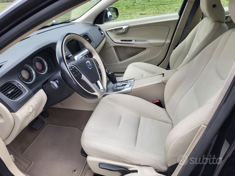 Usata Volvo S60 215 CV (158 kW) 2012 Nero Berlina