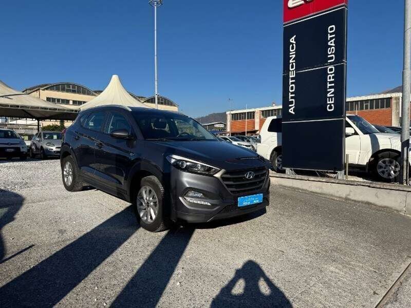 Grigio antracite tetto nero Usata 2018 Hyundai Tucson Comfort SUV | 16.200 € (Buon prezzo) - Immagine 1/4
