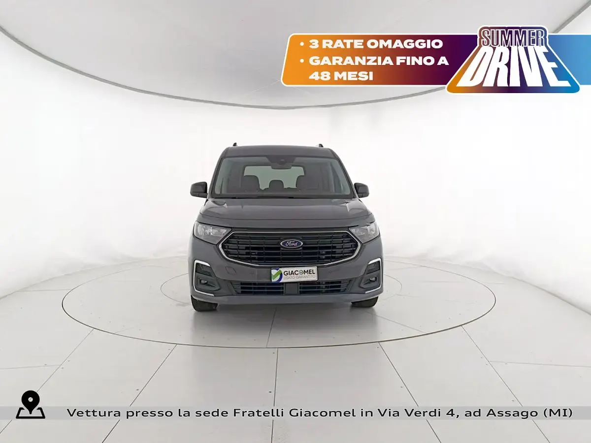 Usata Ford Tourneo Titanium 122 CV (89 kW) 2023 Grigio metallizzato scuro Monovolume