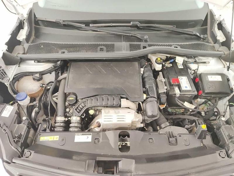 Usata Peugeot 2008 Allure 101 CV (74 kW) 2022 Bianco SUV