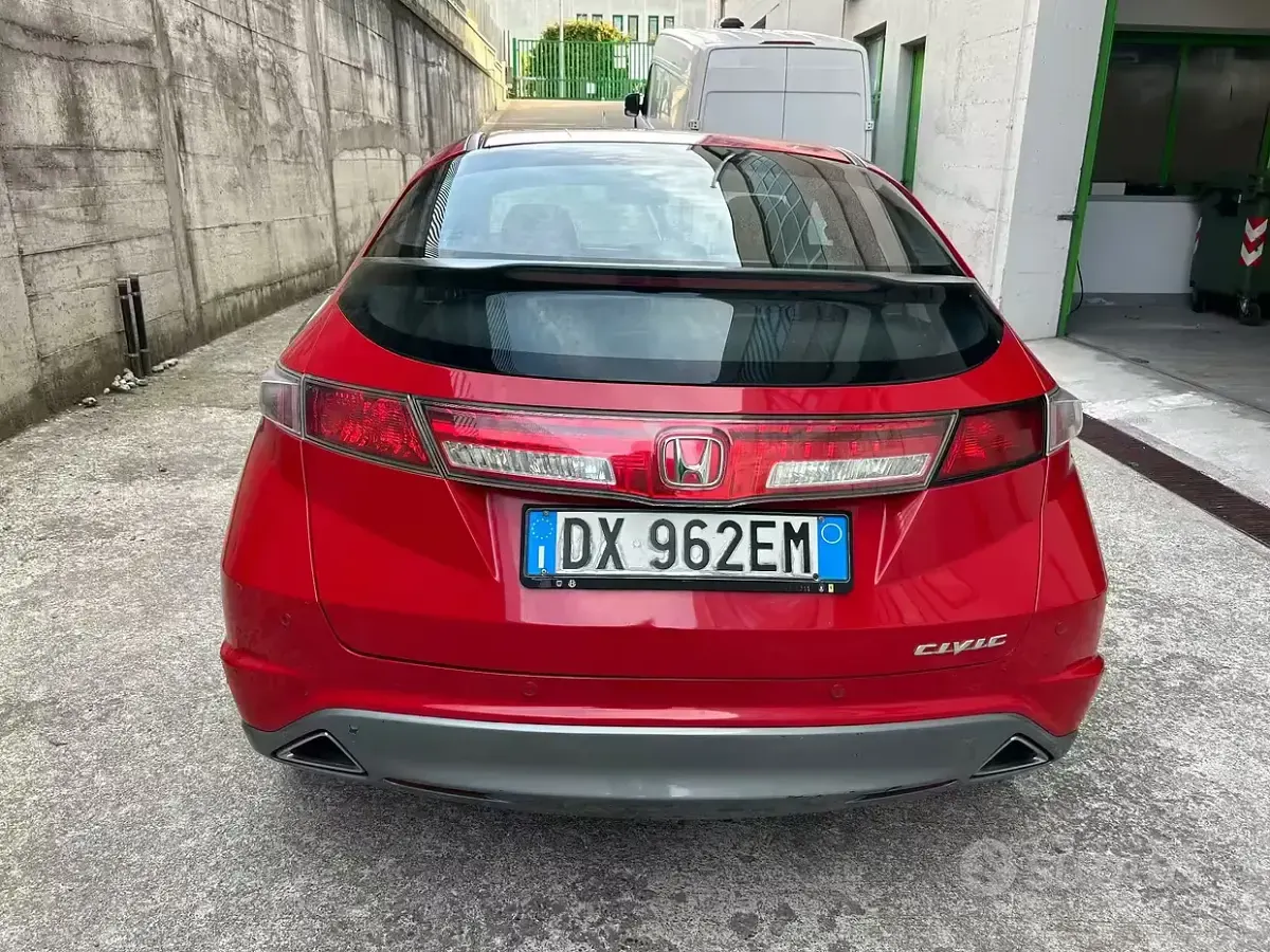 Usata Honda Civic Elegance 99 CV (72 kW) 2009 Rosso Berlina