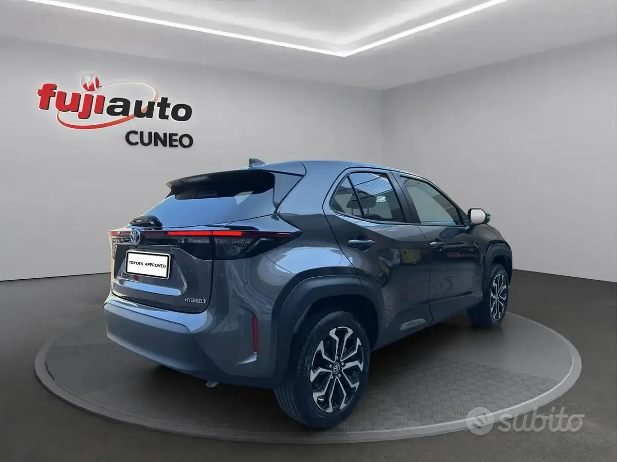 Usata Toyota Yaris Cross Trend 116 CV (85 kW) 2022 Grigio SUV