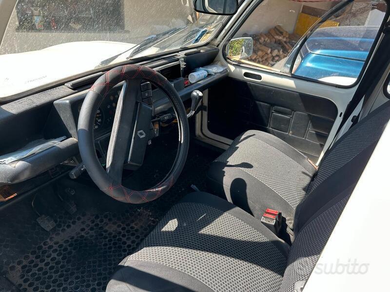 Usato 1988 Renault R4 1.0 Benzin 33 CV (4.000 €)