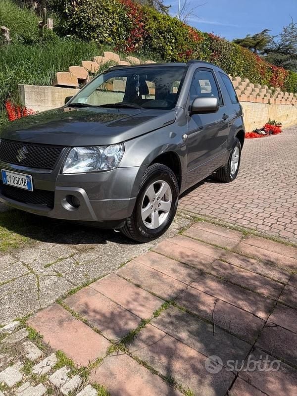 Usata Suzuki Grand Vitara 185 CV (136 kW) 2006 Grigio SUV