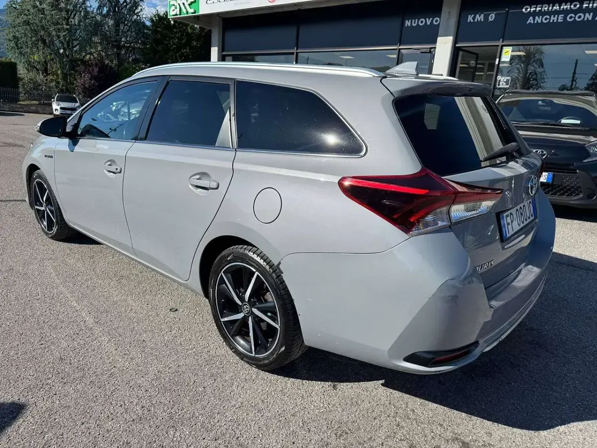 Usata Toyota Auris Hybrid Lounge 99 CV (72 kW) 2018 Grigio Station wagon