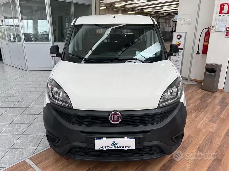 Usata Fiat Doblò Easy 90 CV (66 kW) 2021 Bianco Monovolume