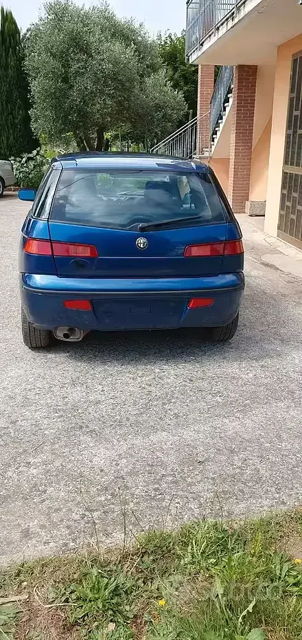 Usata Alfa Romeo 145 103 CV (75 kW) 2000 Blu Utilitaria