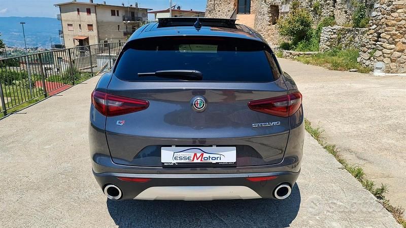 Grigio Usata 2018 Alfa Romeo Stelvio Business SUV | 19.900 € (Buon prezzo) - Immagine 1/4