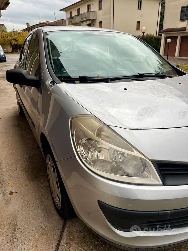 Usata Renault Clio II 58 CV (42 kW) 2007 Grigio Utilitaria