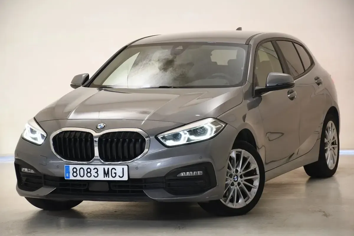 Usata BMW 116 116 CV (85 kW) 2023 Skyscraper gray met. Utilitaria