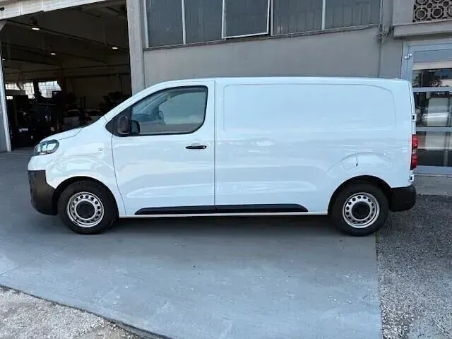 Usata Opel Vivaro-e Combi Enjoy 101 CV (74 kW) 2024 Bianco Monovolume