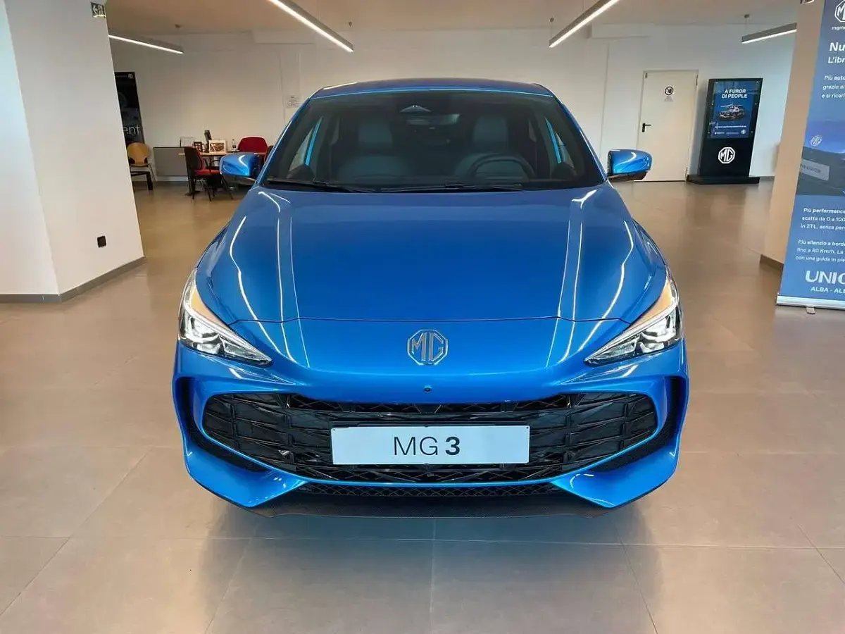 Nuova MG MG3 Luxury 194 CV (142 kW) 2026 Como blue Utilitaria