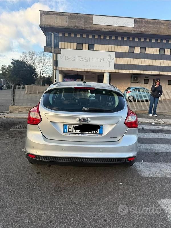 Usata Ford Focus 125 CV (91 kW) 2012 Grigio Berlina