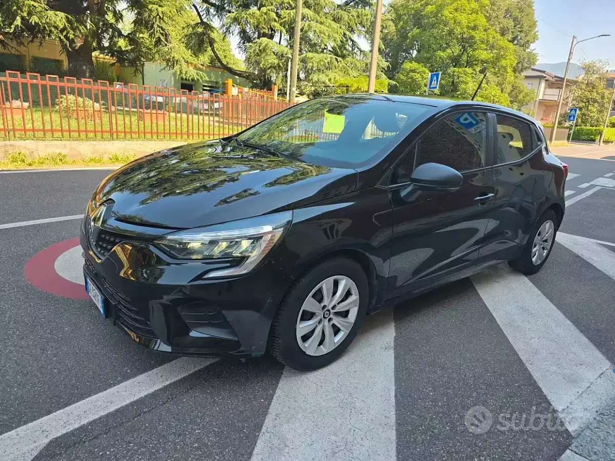 Usata Renault Clio V 101 CV (74 kW) 2022 Nero Berlina
