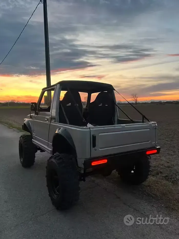 Usata Suzuki Samurai 65 CV (47 kW) 1987 Grigio SUV