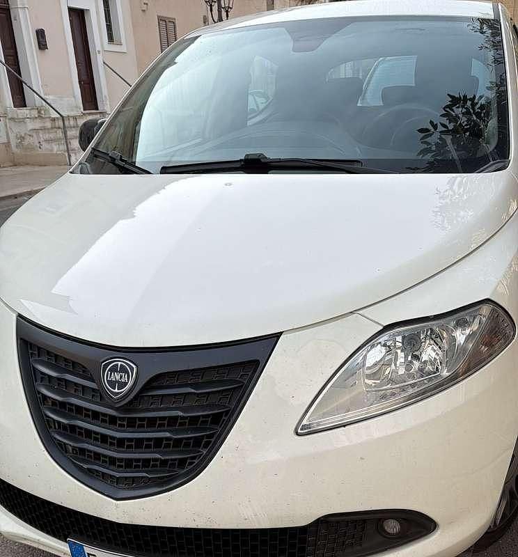 Usata Lancia Ypsilon Gold 95 CV (69 kW) 2017 Utilitaria