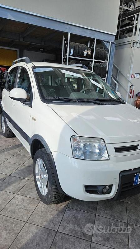 Usata Fiat Panda 4x4 Climbing 75 CV (55 kW) 2011 Bianco Utilitaria