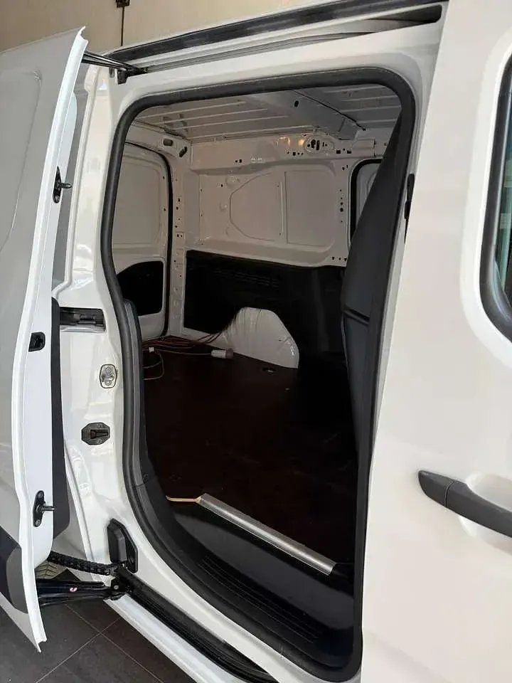 Usata Peugeot Partner Premium 131 CV (96 kW) 2023 Bianco Monovolume