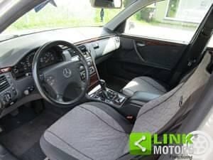 Usata Mercedes E270 Elegance 170 CV (125 kW) 2000 Grigio metallizzato Berlina
