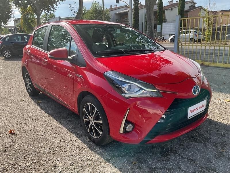 Usata Toyota Yaris Hybrid 73 CV (53 kW) 2018 Rosso Berlina