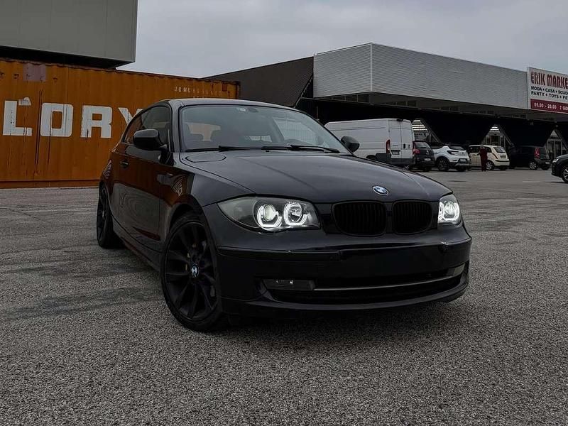 Nero Usata 2011 BMW 120 Coupé Comfort Edition Coupé | 7499 € (Buon prezzo) - Immagine 1/4