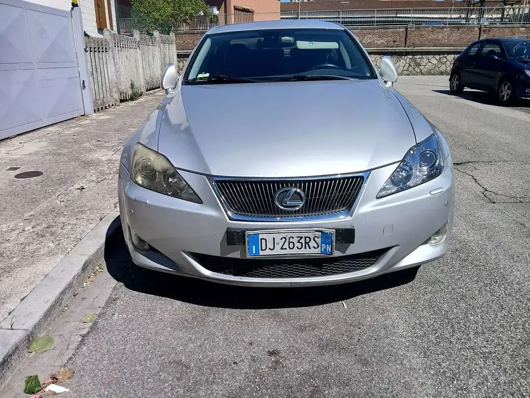 Usata Lexus IS220d 177 CV (130 kW) 2007 Argento Berlina