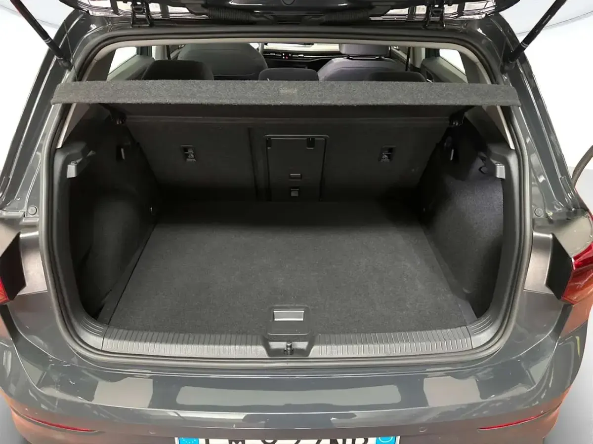Usata VW Golf VIII Life 116 CV (85 kW) 2022 Antracite Berlina