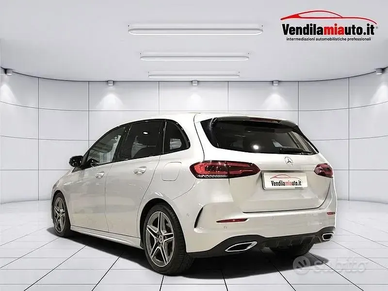 Usata Mercedes B180 116 CV (85 kW) 2019 Argento Utilitaria