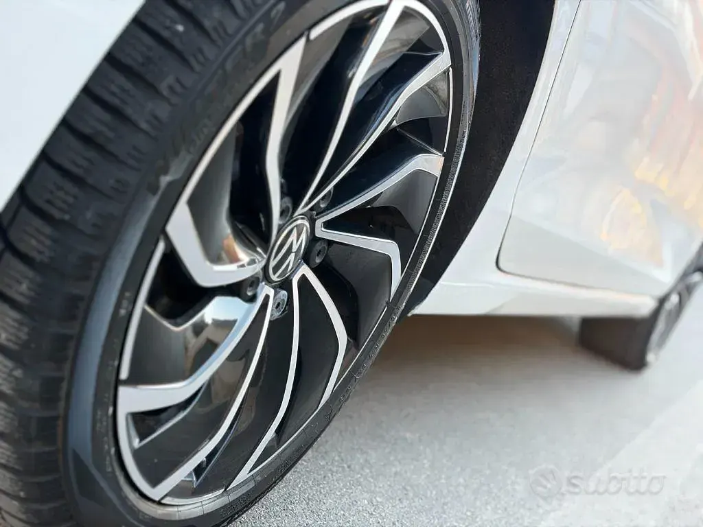 Usata VW Golf VII Style 150 CV (110 kW) 2021 Bianco Utilitaria