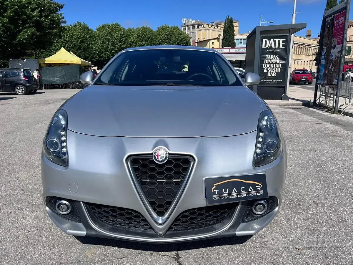 Usata Alfa Romeo Giulietta Business 120 CV (88 kW) 2019 Grigio Utilitaria