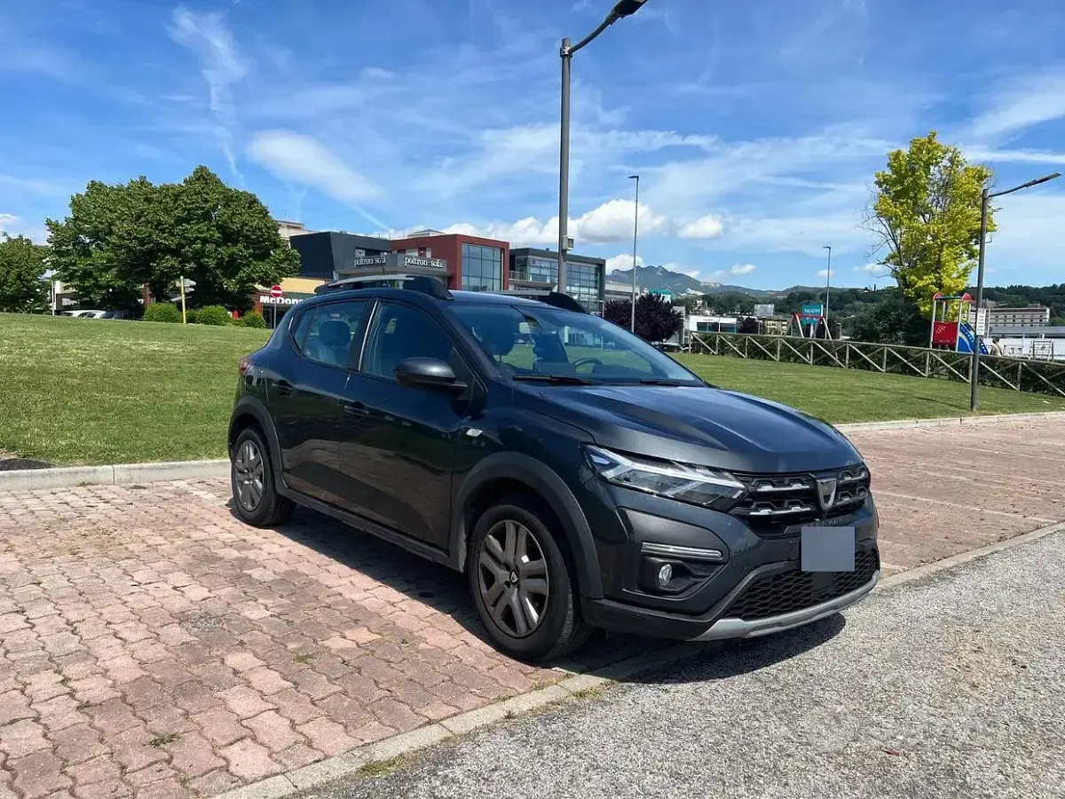 Usata Dacia Sandero Comfort 101 CV (74 kW) 2021 Grigio Berlina